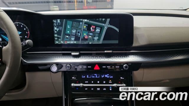 Kia Carnival 2023 — ფოტო 18/20
