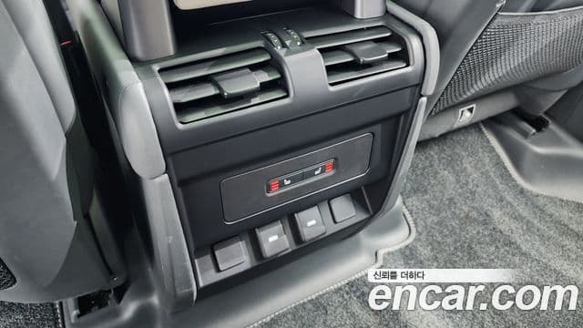 Land Rover Defender 2024 — Фото 18/20