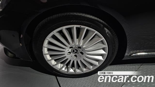 Mercedes-Benz S-Class 2019 — Photo 17/20
