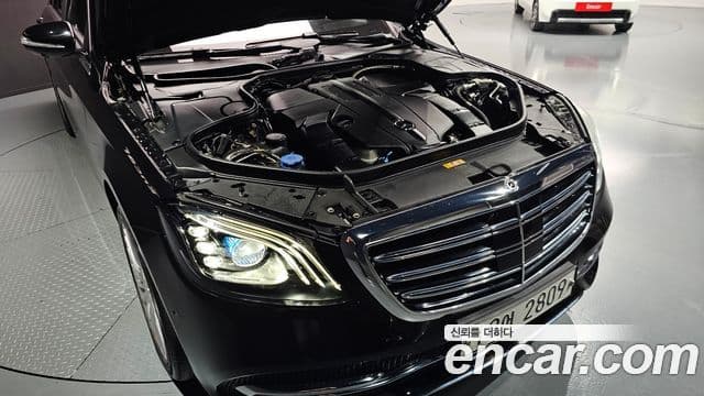 Mercedes-Benz S-Class 2019 — Photo 6/20