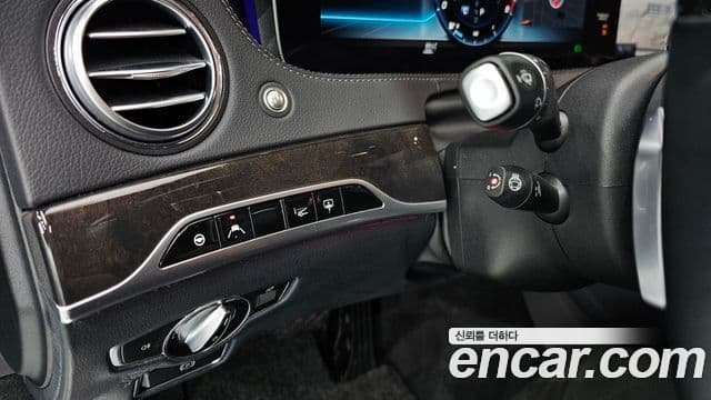 Mercedes-Benz S-Class 2019 — Photo 18/20