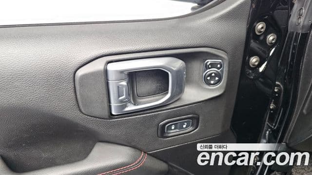 Jeep Wrangler 2021 — Şəkil 18/20