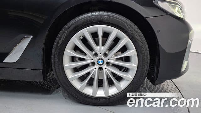 BMW 5 Series 2020 — ფოტო 5/20