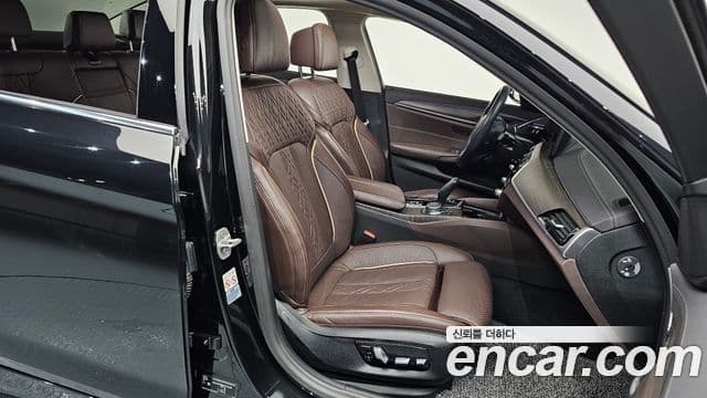BMW 5 Series 2020 — ფოტო 10/20