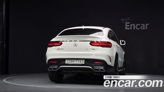 Mercedes-Benz GLE-Class 2019 — Şəkil 18/20