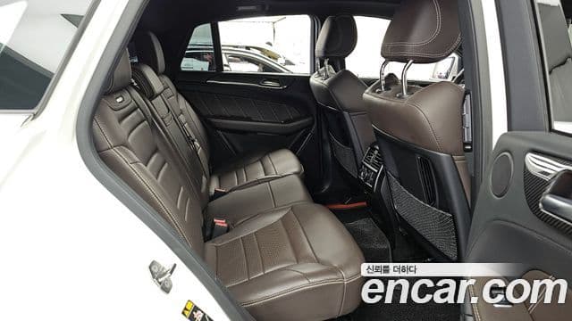 Mercedes-Benz GLE-Class 2019 — Şəkil 17/20