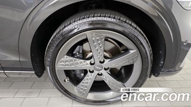 Genesis GV70 2023 — ფოტო 5/20