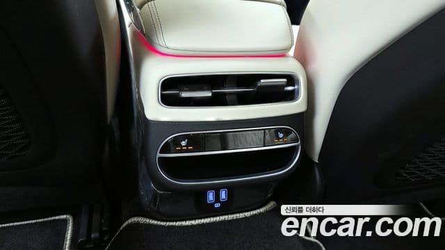 Genesis GV70 2023 — ფოტო 18/20