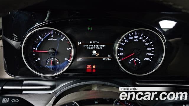 Kia Carnival 2020 — Фото 8/20