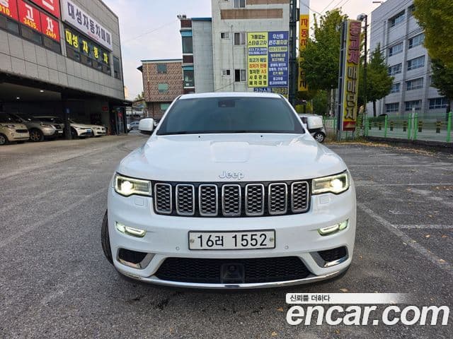 Jeep Grand Cherokee 2018 — Şəkil 6/17