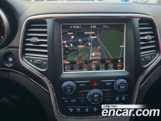 Jeep Grand Cherokee 2018 — Şəkil 16/17