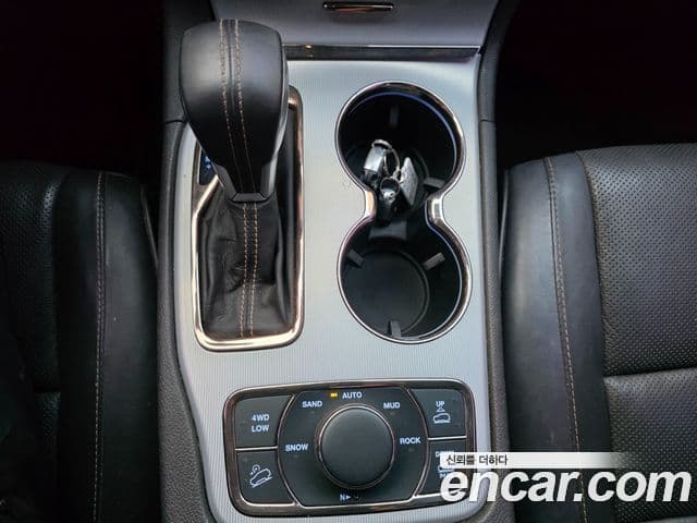 Jeep Grand Cherokee 2018 — Şəkil 2/17