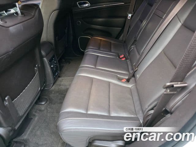 Jeep Grand Cherokee 2018 — Şəkil 7/17