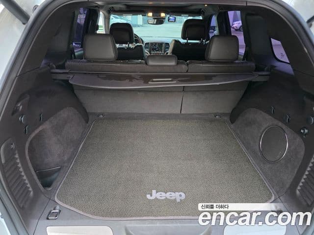 Jeep Grand Cherokee 2018 — Şəkil 8/17