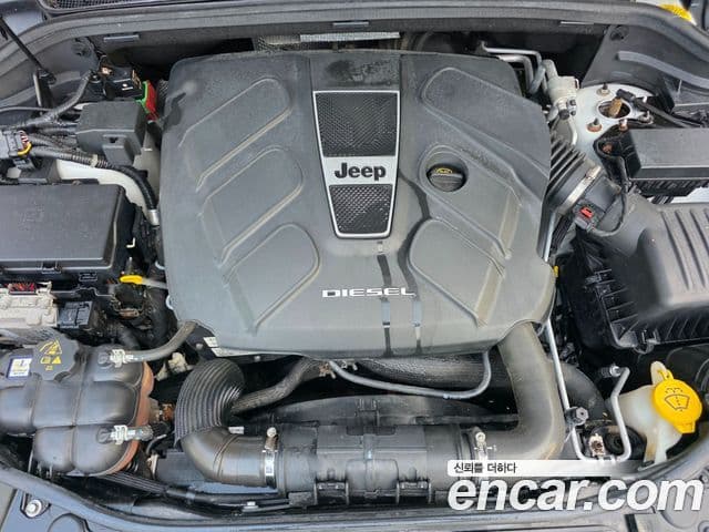 Jeep Grand Cherokee 2018 — Şəkil 11/17