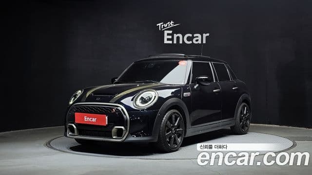 Mini Cooper S 2023 — Фото 1/20