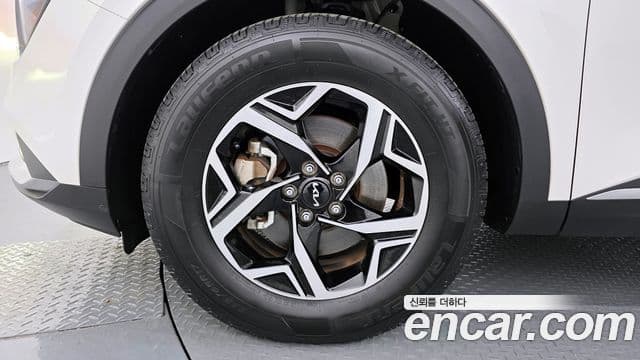 Kia Sportage 2021 — ფოტო 5/20