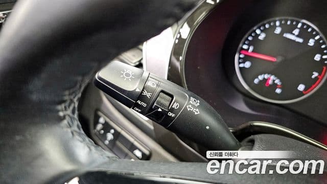 Kia Seltos 2021 — ფოტო 16/20