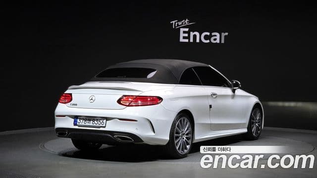 Mercedes-Benz C-Class 2023 — Photo 9/20