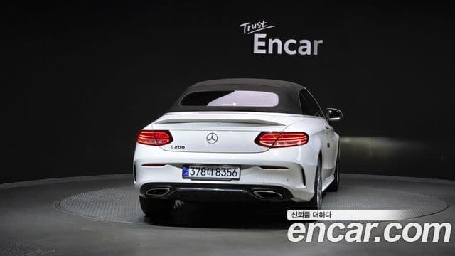 Mercedes-Benz C-Class 2023 — Photo 10/20