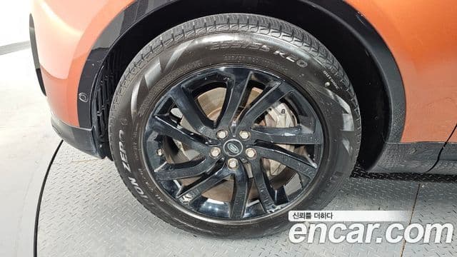 Land Rover Discovery 5 2020 — ფოტო 5/20
