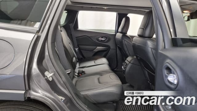 Jeep Cherokee 2022 — Фото 12/20
