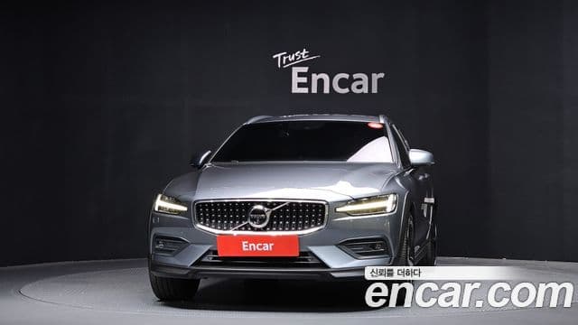 Volvo V60 Cross Country 2020 — Фото 3/20