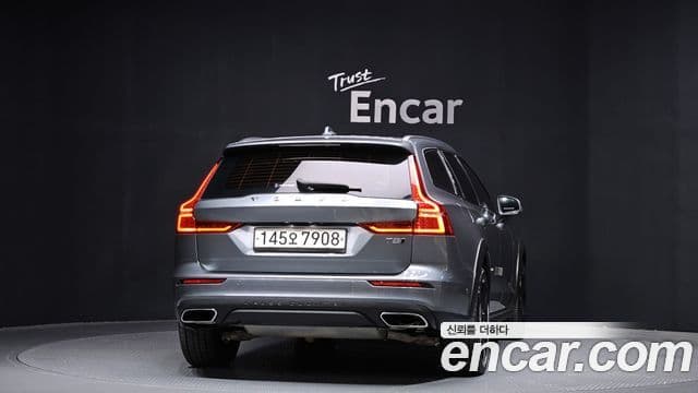 Volvo V60 Cross Country 2020 — Фото 4/20