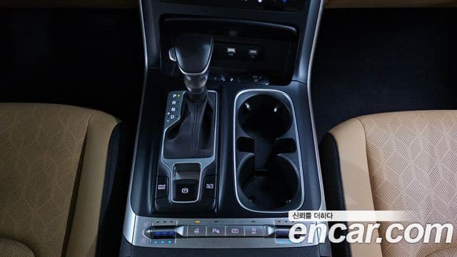 Kia Carnival 2022 — ფოტო 8/20