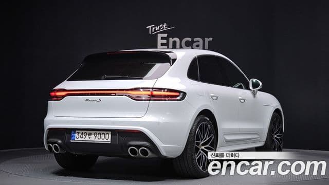 Porsche Macan 2022 — Photo 10/20