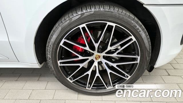 Porsche Macan 2022 — Photo 20/20