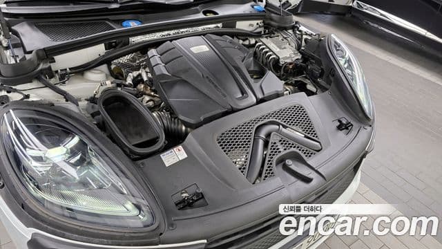 Porsche Macan 2022 — Photo 18/20