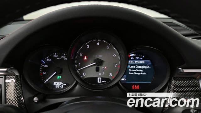 Porsche Macan 2022 — Photo 16/20
