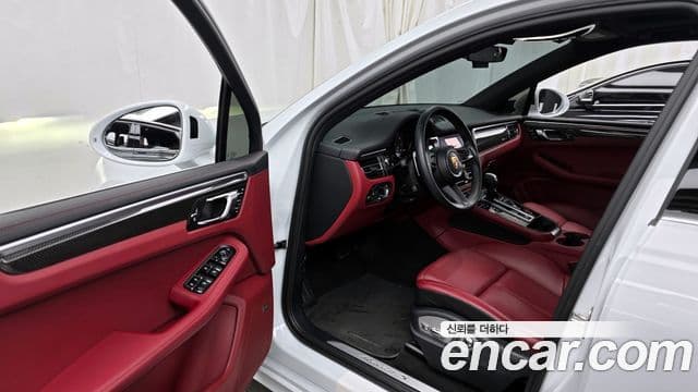 Porsche Macan 2022 — Photo 7/20