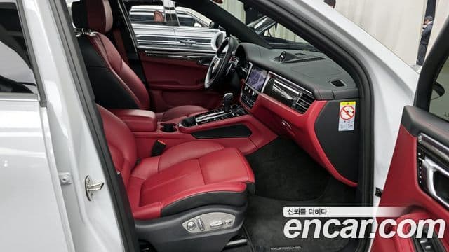 Porsche Macan 2022 — Photo 12/20