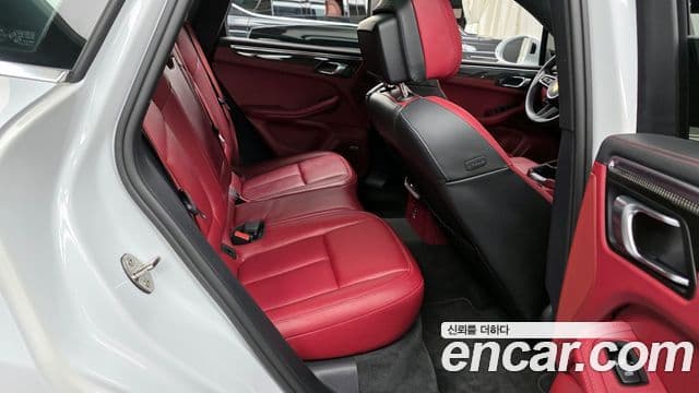 Porsche Macan 2022 — Photo 13/20
