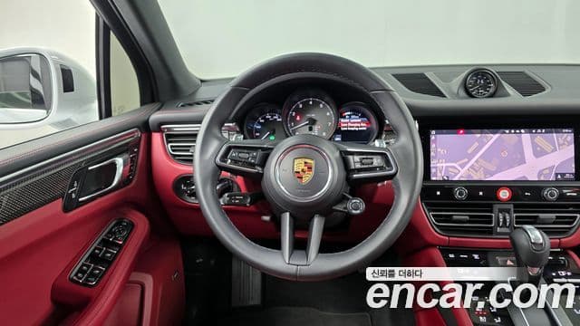 Porsche Macan 2022 — Photo 19/20