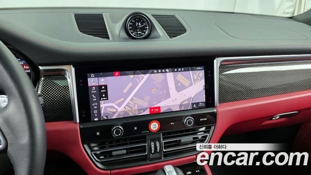 Porsche Macan 2022 — Photo 9/20