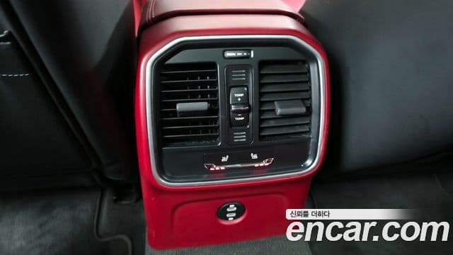 Porsche Macan 2022 — Photo 3/20