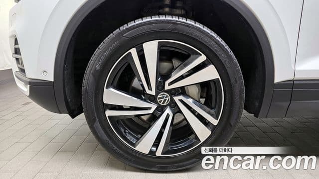 Volkswagen Touareg 2022 — ფოტო 5/20