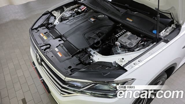 Volkswagen Touareg 2022 — ფოტო 6/20