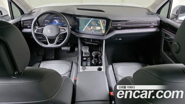 Volkswagen Touareg 2022 — ფოტო 7/20