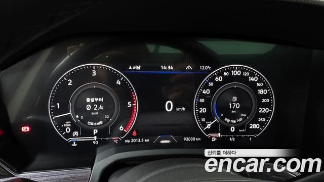 Volkswagen Touareg 2022 — ფოტო 8/20