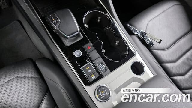 Volkswagen Touareg 2022 — ფოტო 9/20