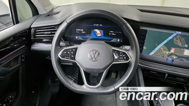 Volkswagen Touareg 2022 — ფოტო 13/20