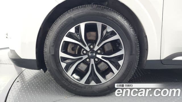 Kia Carnival 2021 — Şəkil 15/20