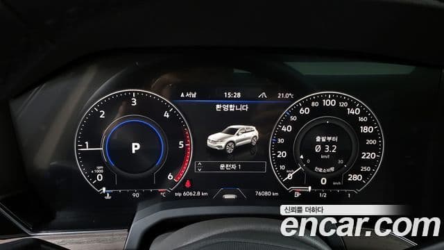 Volkswagen Touareg 2022 — ფოტო 8/20