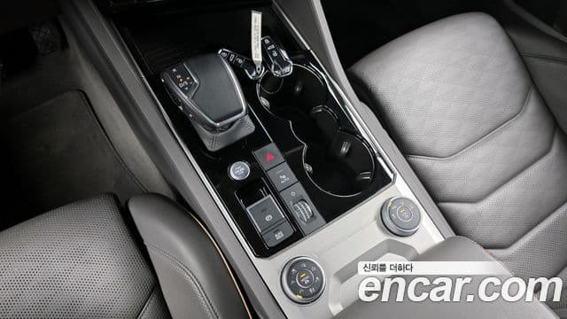 Volkswagen Touareg 2022 — ფოტო 9/20