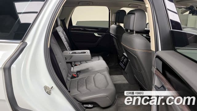 Volkswagen Touareg 2022 — ფოტო 12/20