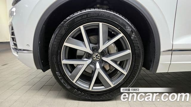Volkswagen Touareg 2022 — Şəkil 5/20